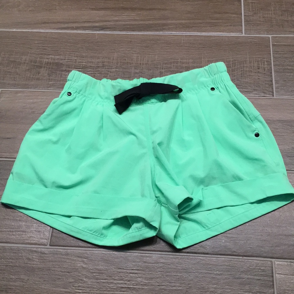 Lululemon breakaway shorts size 4
